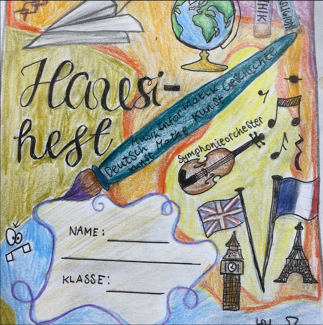 Zu sehen ist das Bild eines Hausaufgabenheft, das eine Schülerin im Kunstunterricht gemalt hat.