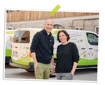 Es sind die Betreiber Lena und Martin Albrecht zu sehen