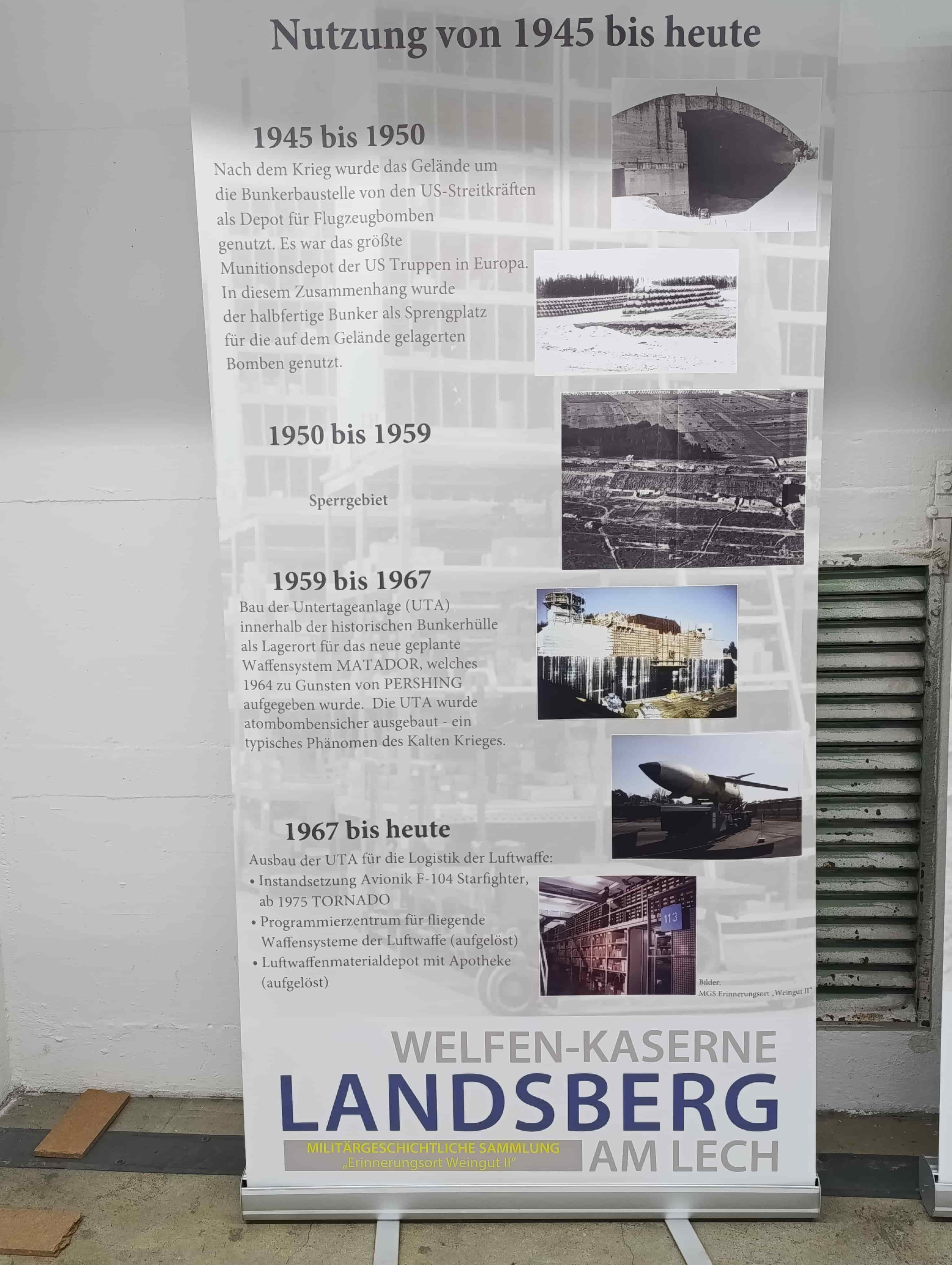 Zu sehen ist eine Infotafel über die Nutzung der Welfenkaserne nach 1945